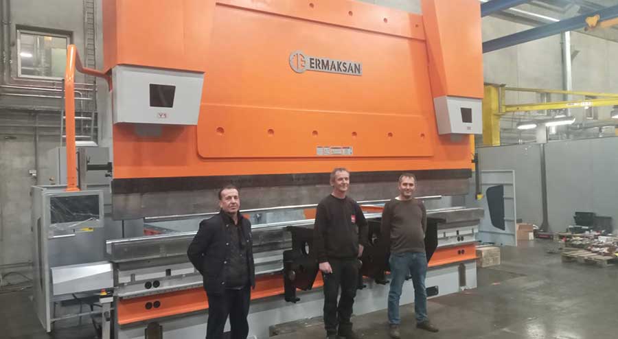 6100 x 1000 ton heavy-duty press brake installed in Denmark