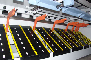 LEVER TYPE PNEUMATIC SHEET METAL SUPPORT SYSTEM 
